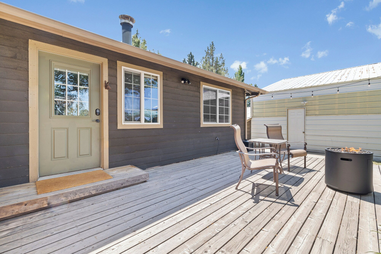 Exterior & Views 2, Harmony Hills Retreat, Deschutes