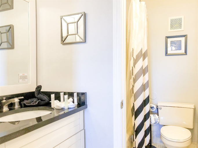 Bathroom 4, The Summit 531, Bay
