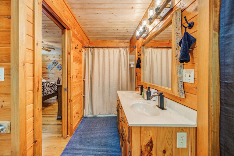 Bathroom 4, Bear Track Falls Retreat Mtn. Getaway!, Fannin