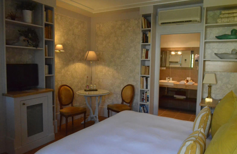 Bedroom 3, Château La Chenevière, Calvados