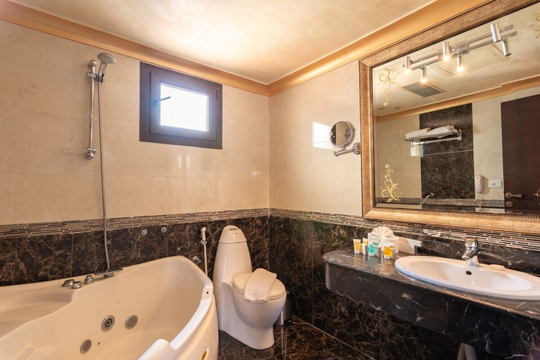 Bathroom 4, Q Hotel, Beirut
