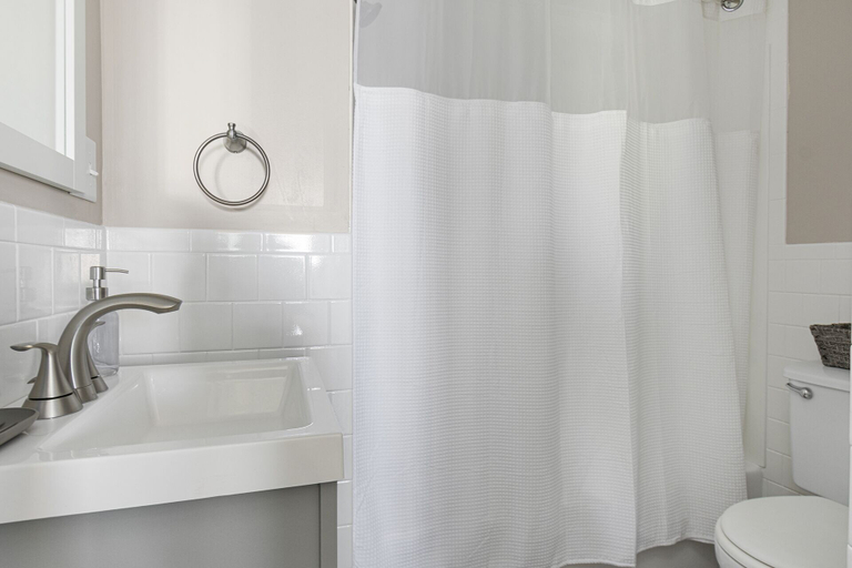 Bathroom 5, The Cove at Rockport Hotel, Essex