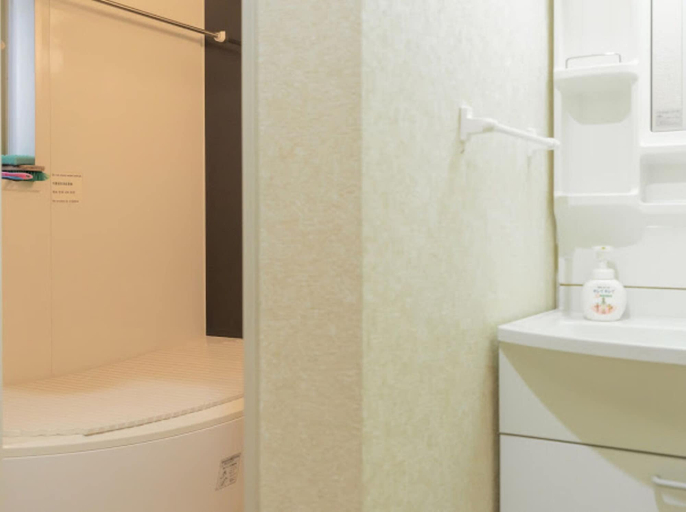 Bathroom 5, Angeline House, Adachi