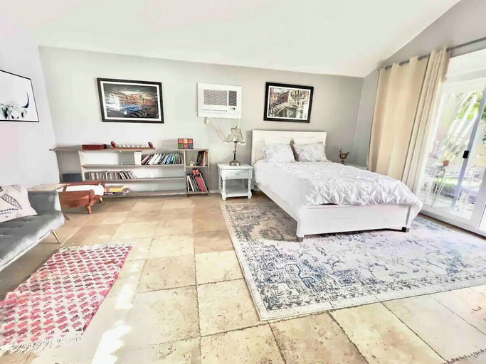 Bedroom, Rose Cottage, Broward