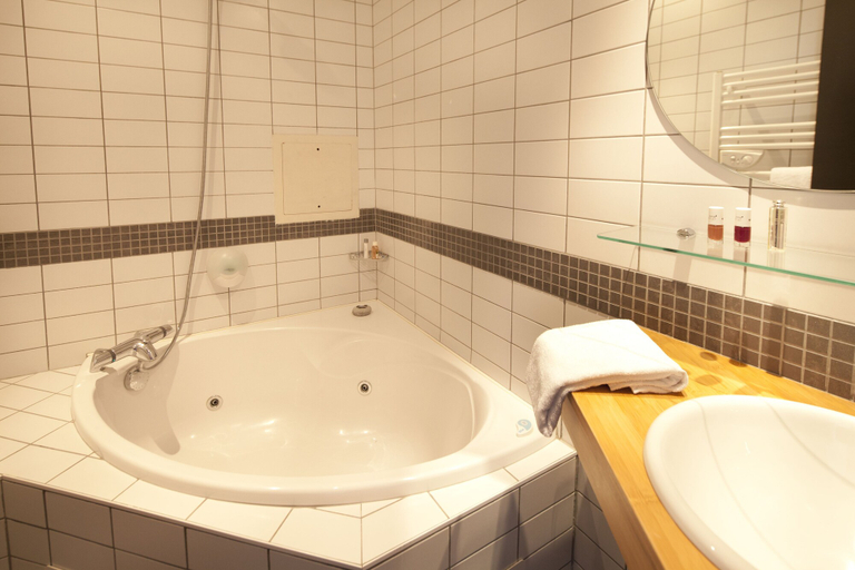 Bathroom 5, Le Grand Hotel Du Hohwald, Bas-Rhin