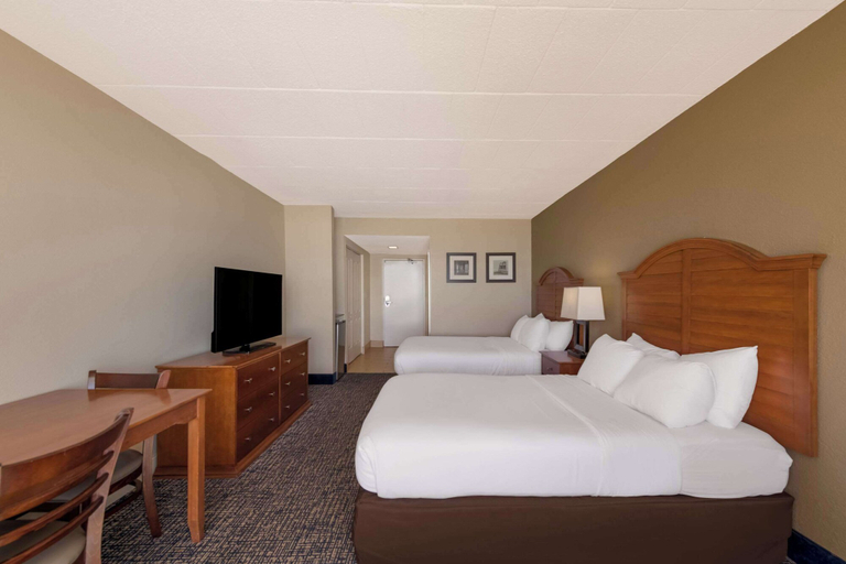 Bedroom 3, Comfort Inn South Oceanfront, Dare