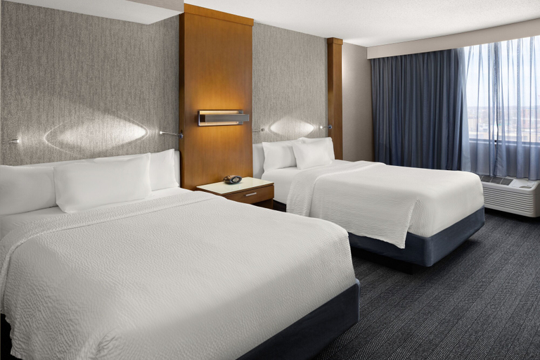 Bedroom 5, Courtyard by Marriott Minneapolis Downtown, Hennepin