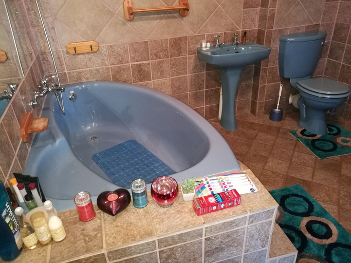 Bathroom 4, Naisar Holiday Home & Cottage Primrose, Ekurhuleni
