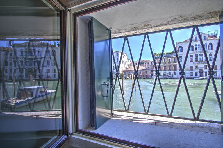 View from room 5, GrandCanal-Green, Venezia