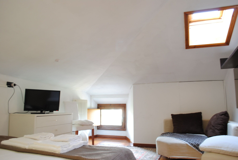 Bedroom 3, Dreaming Arena Rooms, Verona