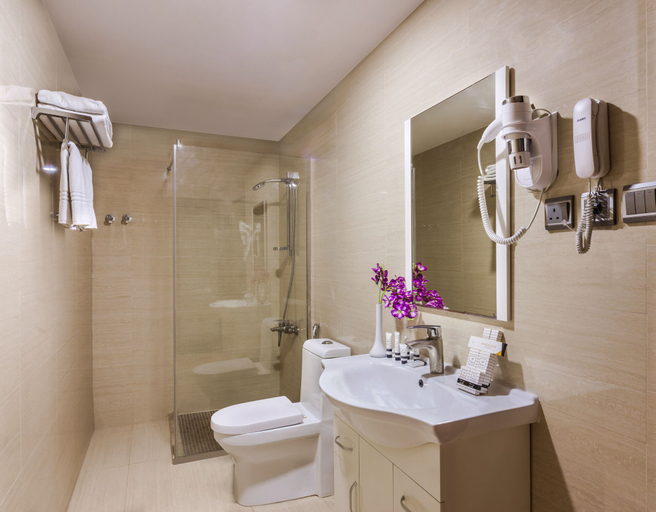 Bathroom 5, Naviti Warwick Al Khobar, Al Khobar