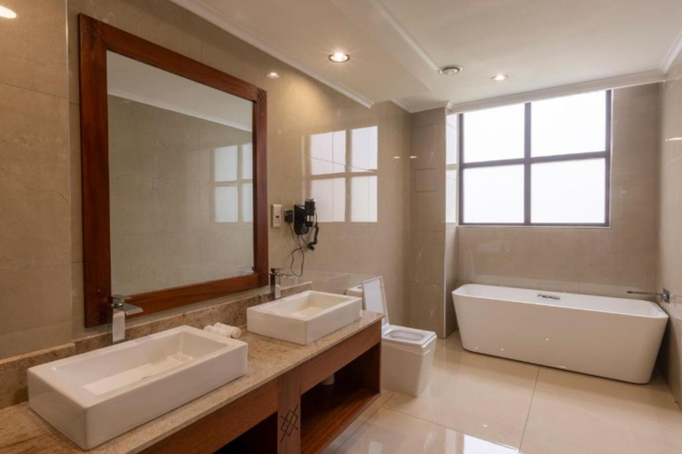Bathroom 5, Hermosa Garden Hotel, Langata