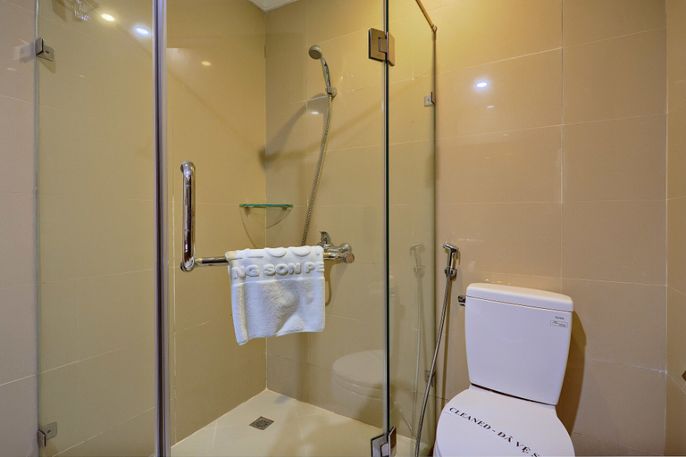 Bathroom 4, Hoang Son Peace Hotel, Ninh Bình