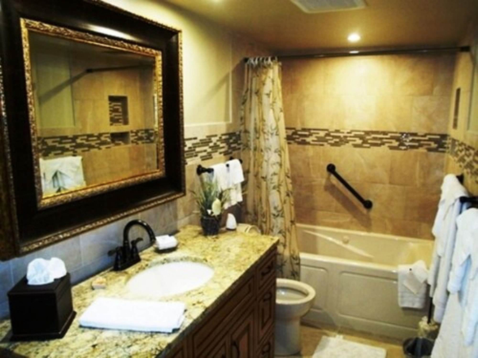 Bathroom 4, Regency Towers, Georgetown