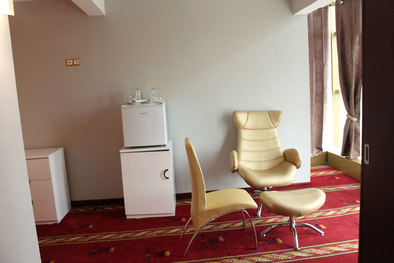 Others 5, Mbayaville Hotel, Wouri