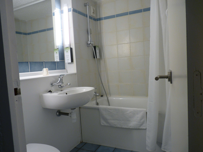 Bathroom 5, Kyriad Direct Le Havre Est - Gonfreville, Seine-Maritime