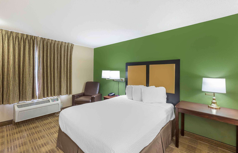 Bedroom 3, Extended Stay America Select Suites - Milwaukee - Wauwatosa, Milwaukee