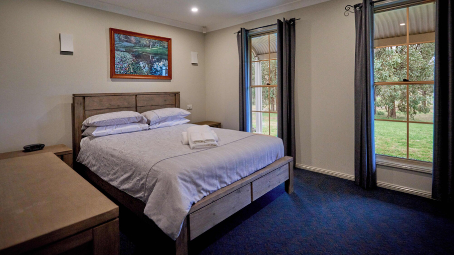 Bedroom 3, RidgeView Cottages, Singleton