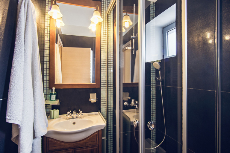 Bathroom 4, Kastraki Epavlis, Ionian Islands