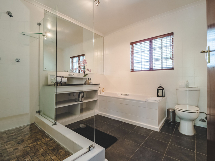 Bathroom 5, Lairds Lodge, Eden