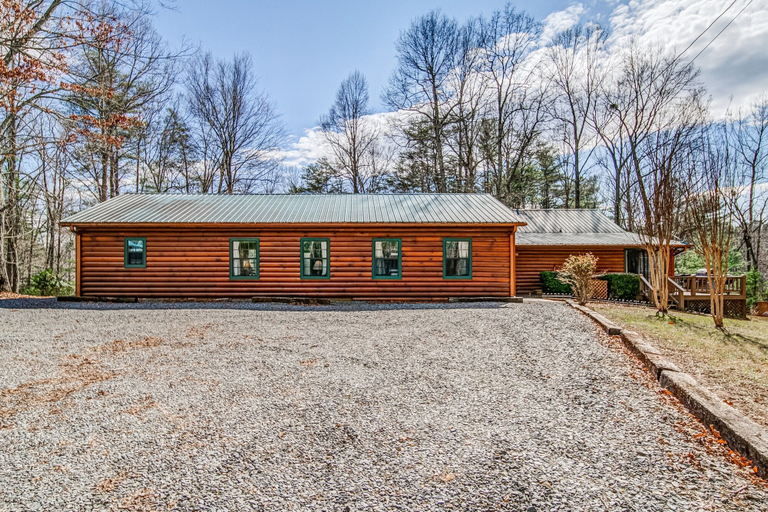 Exterior & Views 2, Blueridge Lodge Wrap-around Deck, Fannin