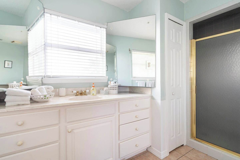 Bathroom 3, Endless Sunsets, Saint Johns