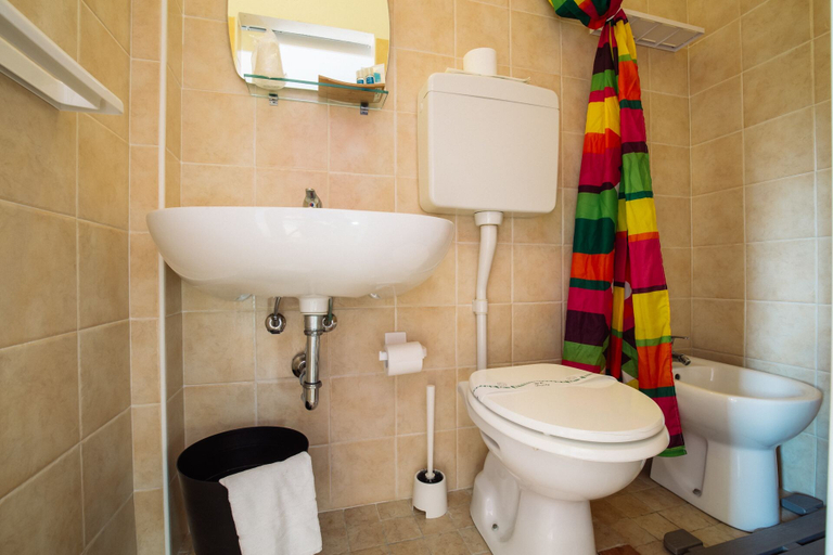 Bathroom 4, Hotel Eriale, Rimini
