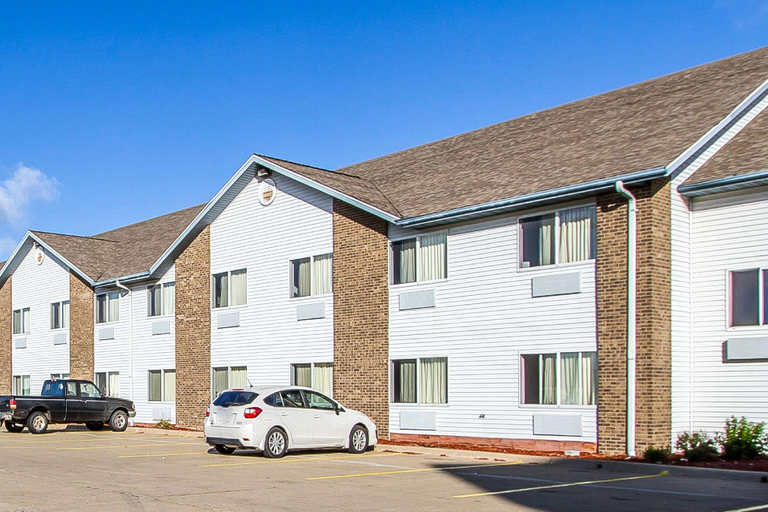 Exterior & Views 1, Econo Lodge Inn & Suites Pekin - Peoria Area, Tazewell