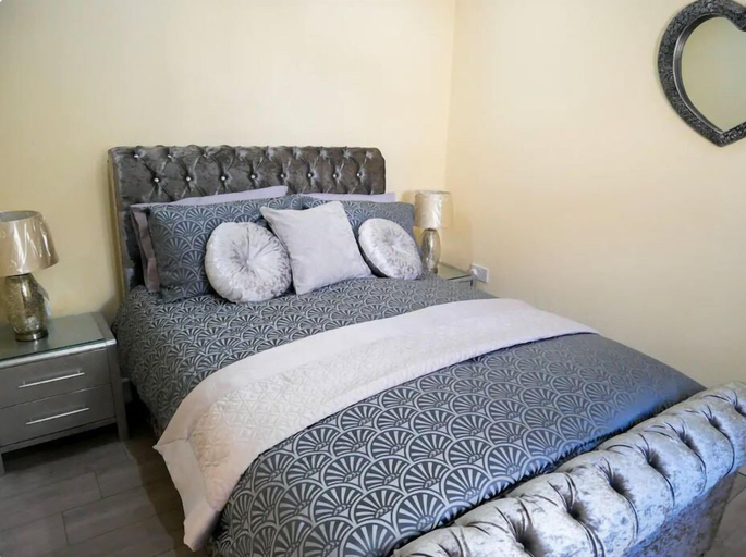 Bedroom, Newly Refurbished Modern Apt 10, Bristol