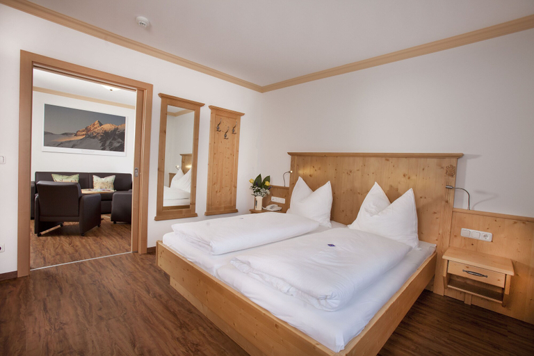Bedroom 3, Hotel Grundlhof, Zell am See