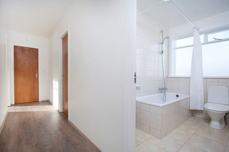 Bathroom 4, Apotek Guesthouse, Akureyri