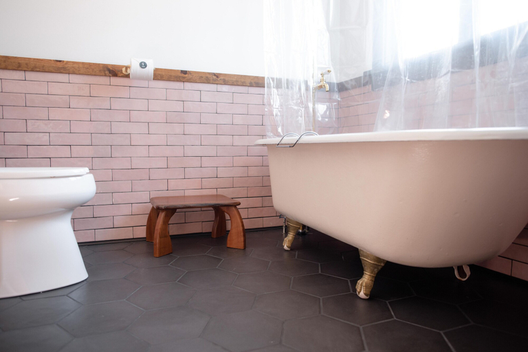 Bathroom 4, Scotia Lodge, Humboldt