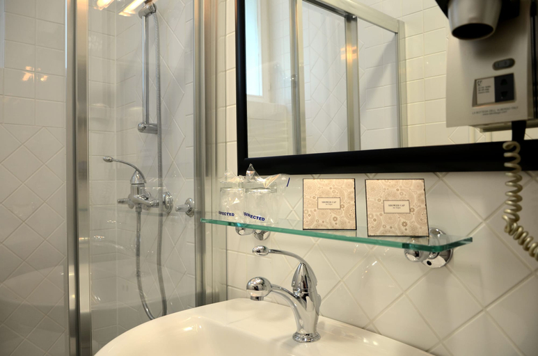 Bathroom, Vila Prešeren, Bled