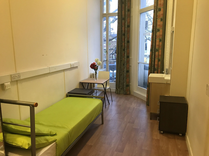 Others 4, Halpin House - Hostel, London