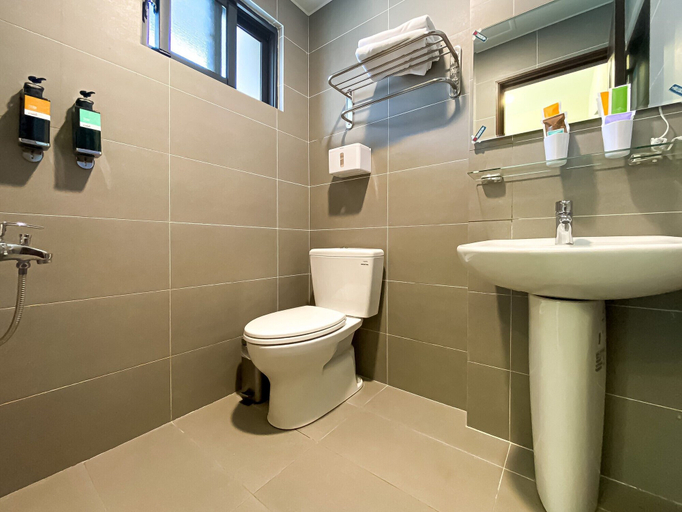 Bathroom 5, Adagio Hostel, Taichung
