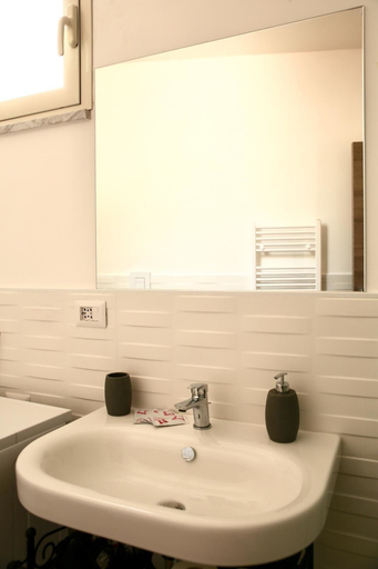 Bathroom 3, Affittacamere Andolfi 24, Napoli