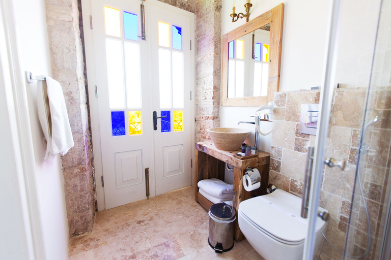 Bathroom 5, King Aegeus, Ayvalık