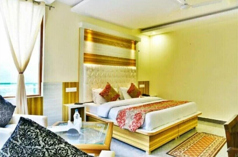 Bedroom 1, Sky Heaven Resort, Kangra