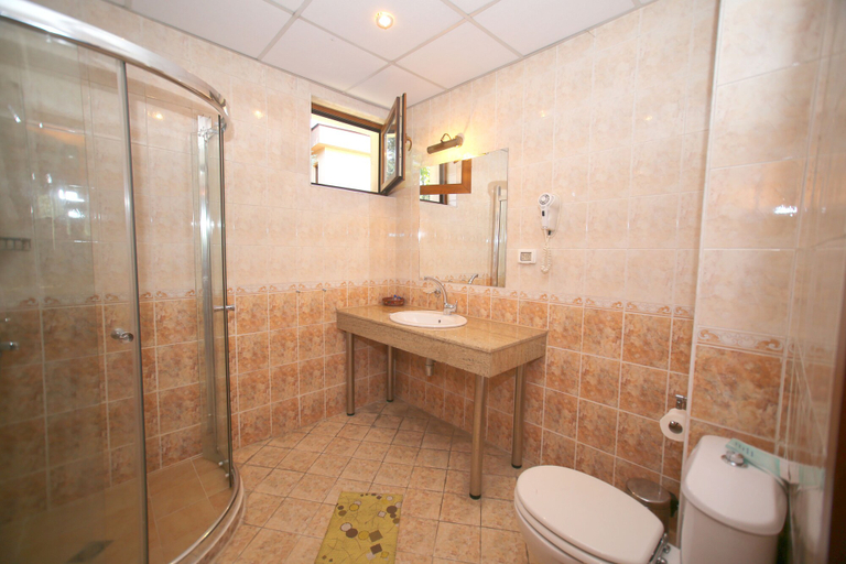 Bathroom 4, Holiday Village Diplomat - Gloria Palace, Stolichna