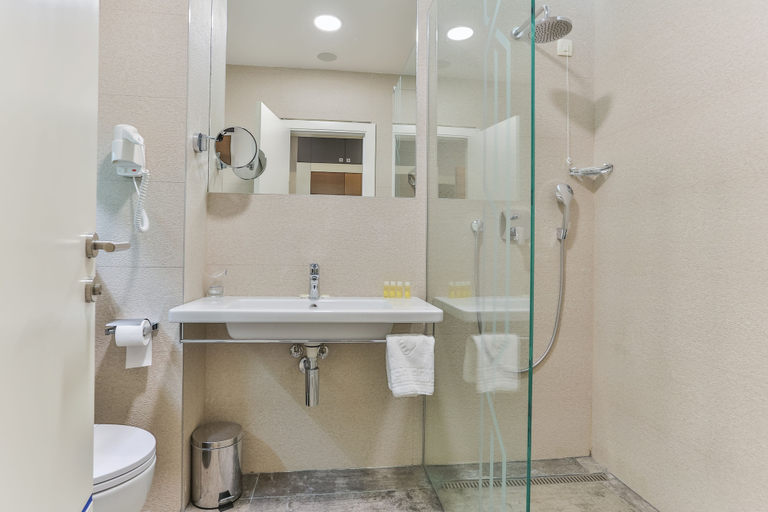 Bathroom 5, Hotel Bracera