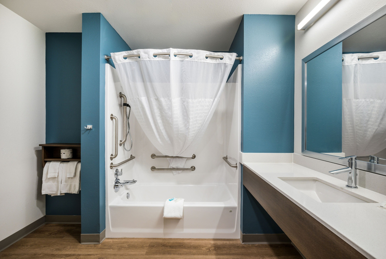 Bathroom 4, WoodSpring Suites Gurnee - Chicago, Lake