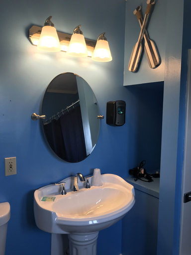 Bathroom 4, White Birches Motel, Hancock