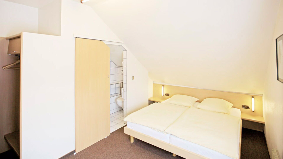 Bedroom 2, Hotel Victoria, Lörrach