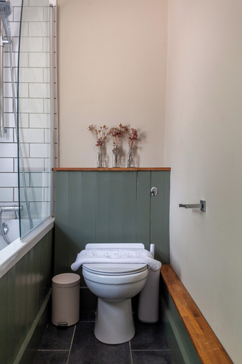Bathroom 4, The Finsbury Park Collection, London