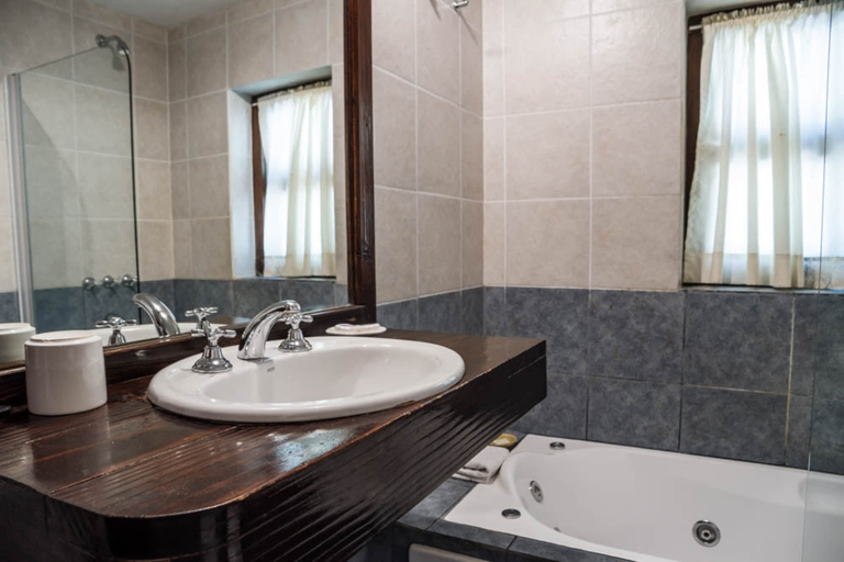 Bathroom 4, Estancia del Carmen, Bariloche