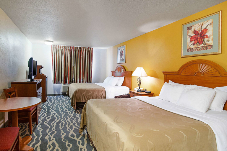 Bedroom 3, Quality Inn Huron, Beadle