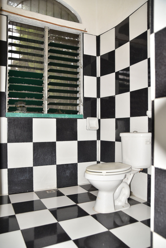 Bathroom 5, King Arthur's Place, Alcoy