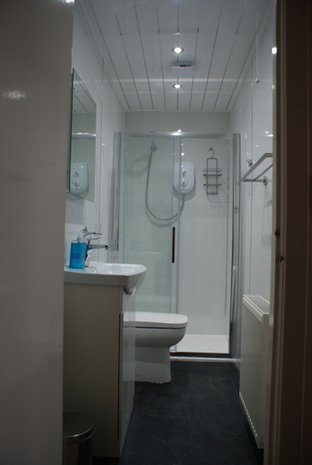 Bathroom 3, Dean Park Guest House, East Ayrshire