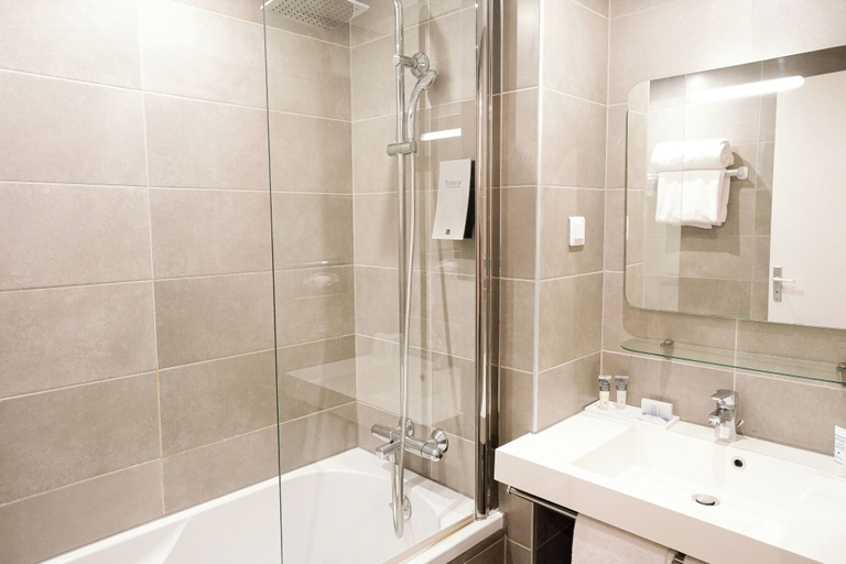 Bathroom, Résidence & Spa – Thalazur Antibes, Alpes-Maritimes
