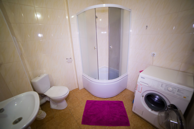Bathroom 3, Best Apartments on Kyryla & Mefodia, Mukachivs'ka